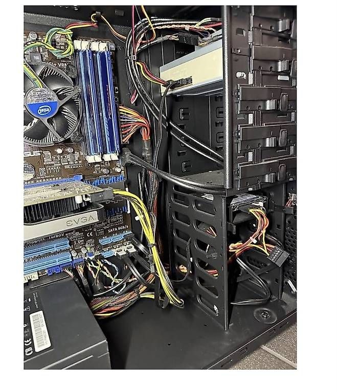 Monitore: Monitor + Computer – Gebraucht aus Mezzovico von Luca_Bortone 1