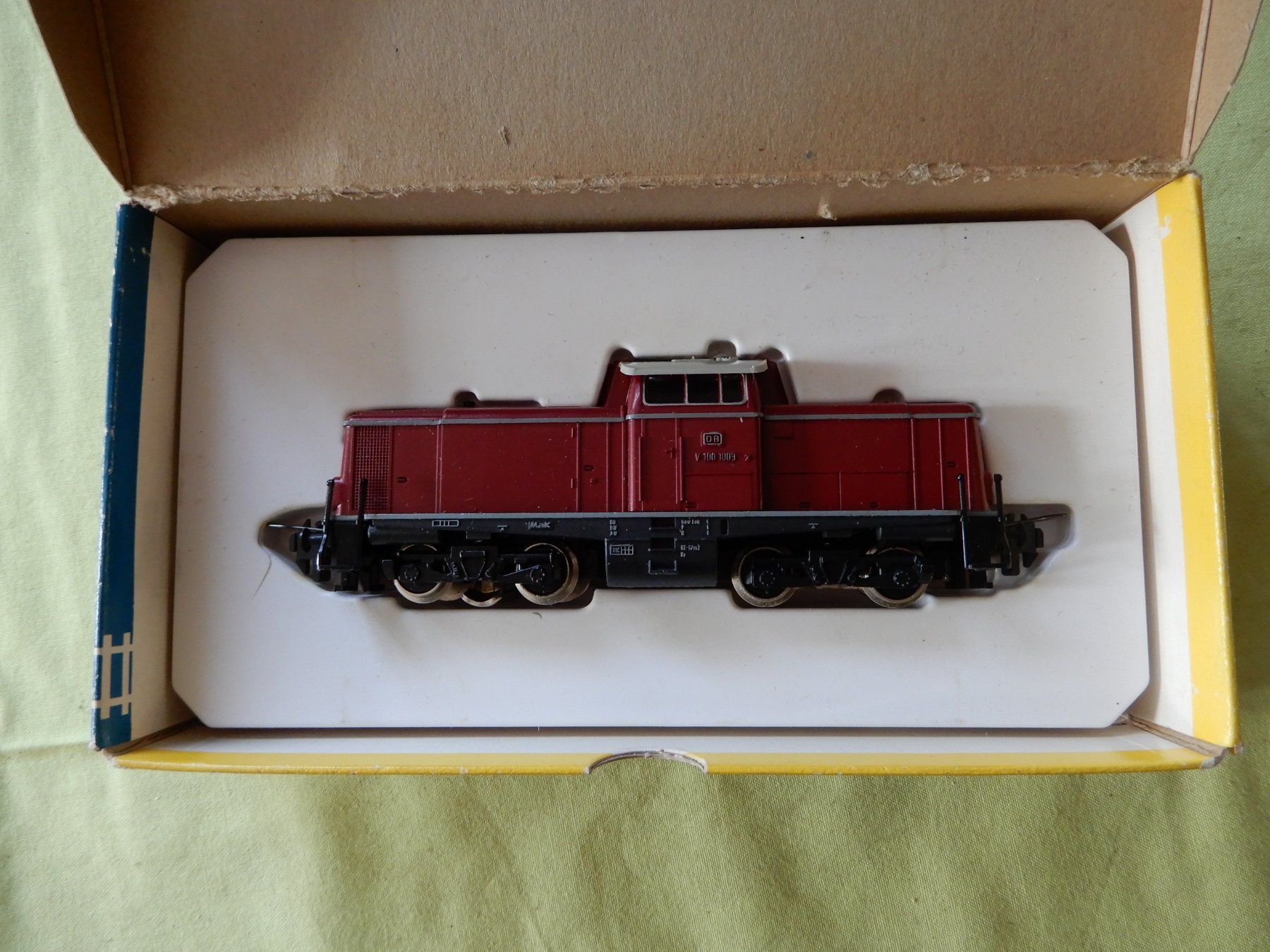 Trix Modelleisenbahnen: TRIX International HO Diesellock unbespielt – Neu und originalverpackt aus Eiken von HSE44 1