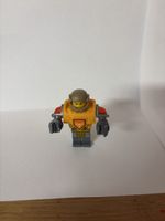 Lego Nexo Knights Figur gelb gebraucht guter Zustand