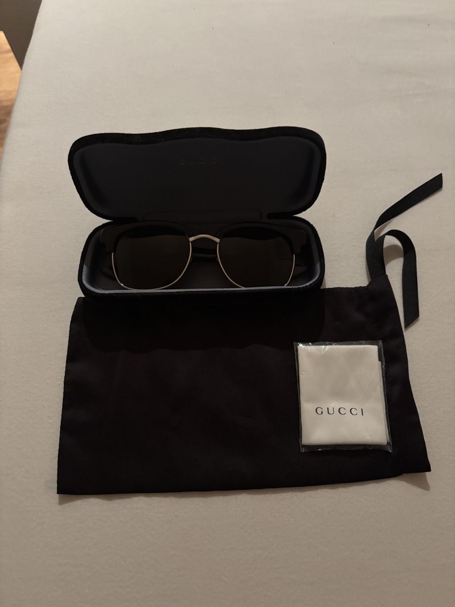 Gucci Occhiali & Lenti: Lunettes de soleil GUCCI – Nuovo (secondo la descrizione) da St-Imier venduto da ic.27
