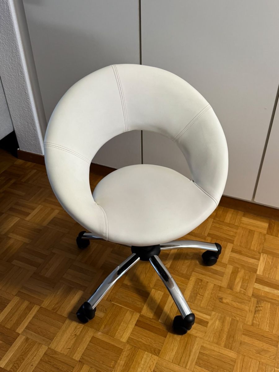 Chaises: Weisser Stuhl – D'occasion à Watt par alt_ww88 1