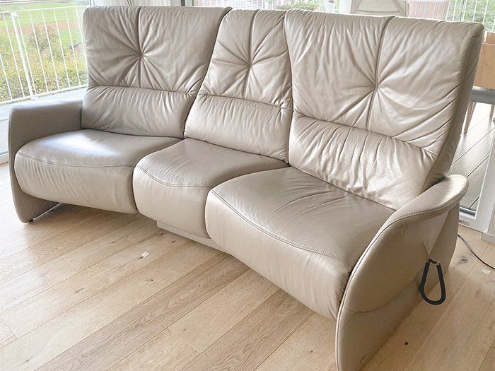 Sofas: Gut erhaltene 2er + 3er Sitzgarnitur, Echtleder soft grey – Gebraucht aus Hauenstein von Ks9491