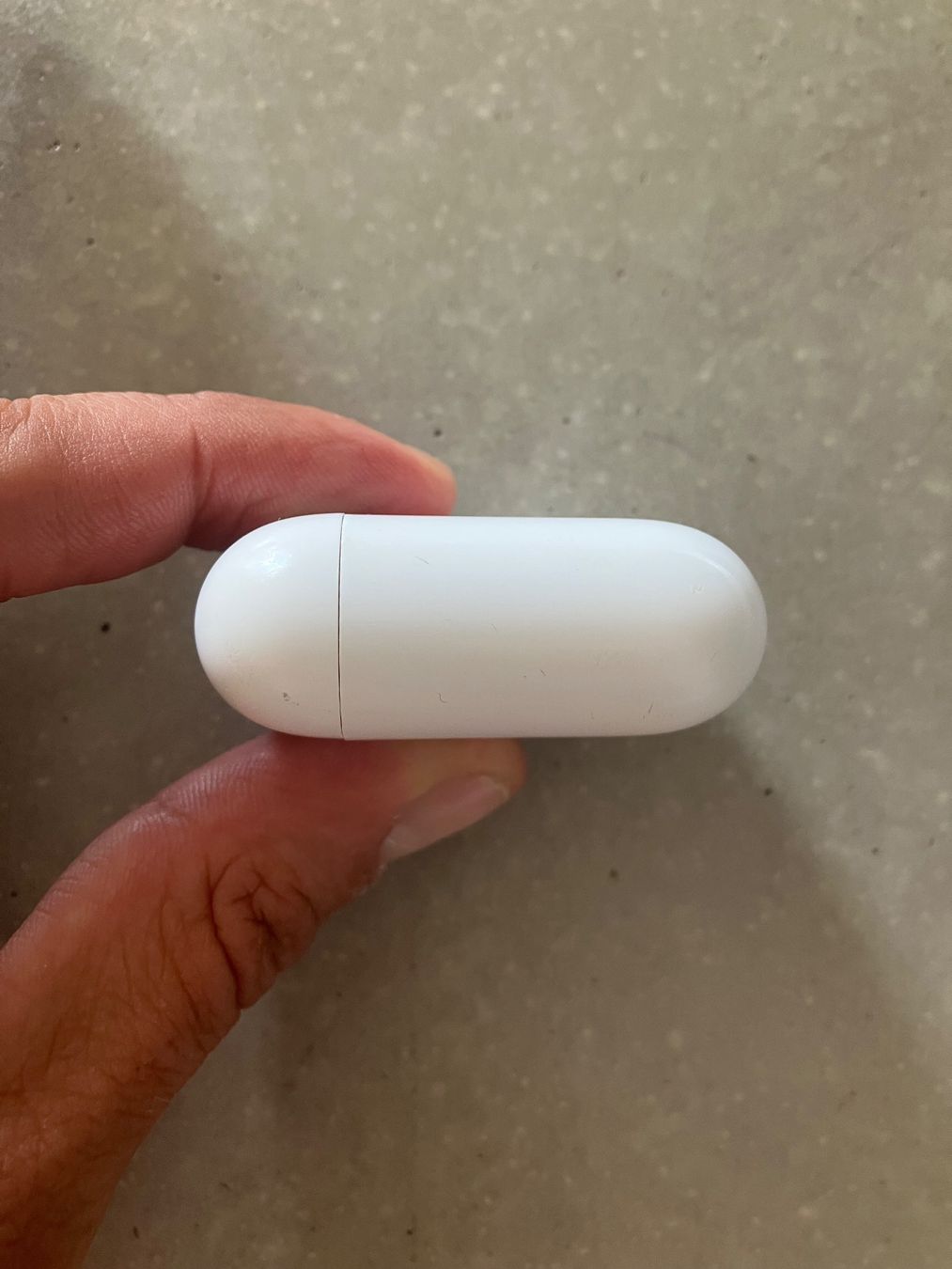 Apple Cuffie: APPLE AIRPODS Case – Usato da Lausanne venduto da mr.v 6