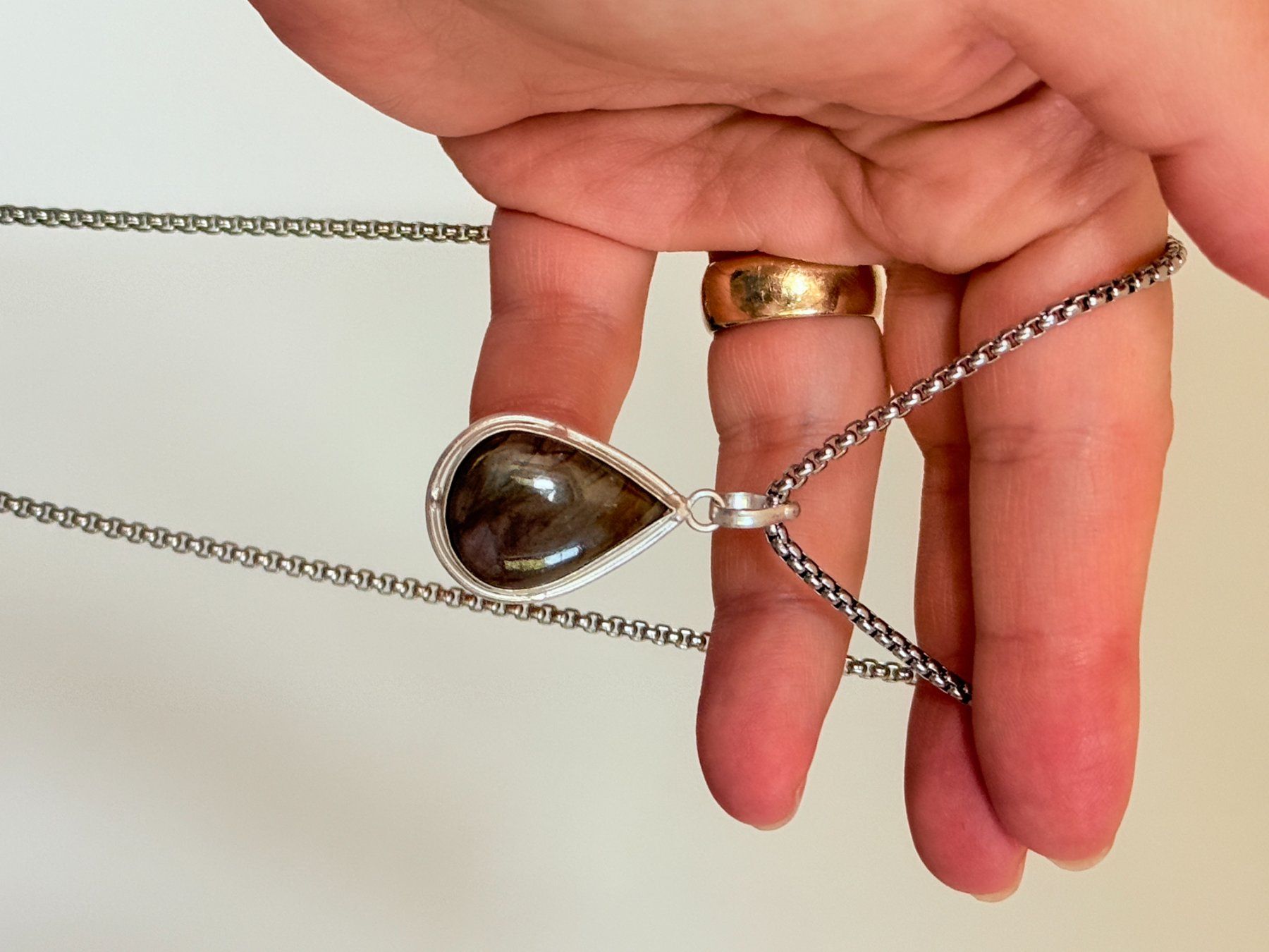 Ketten: Labradorite necklace – Neu und originalverpackt aus Genève von AGBERG 4