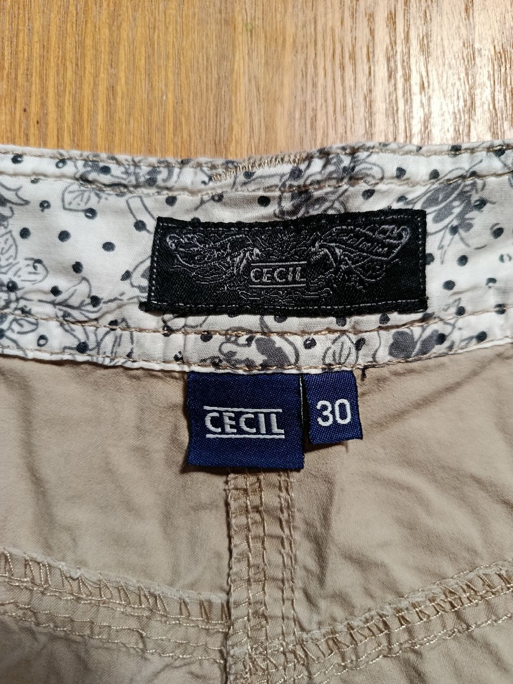 Cecil Pantaloni: Bermuda, beige, Gr. 30 (40) – Usato da Basel venduto da Clay66 3