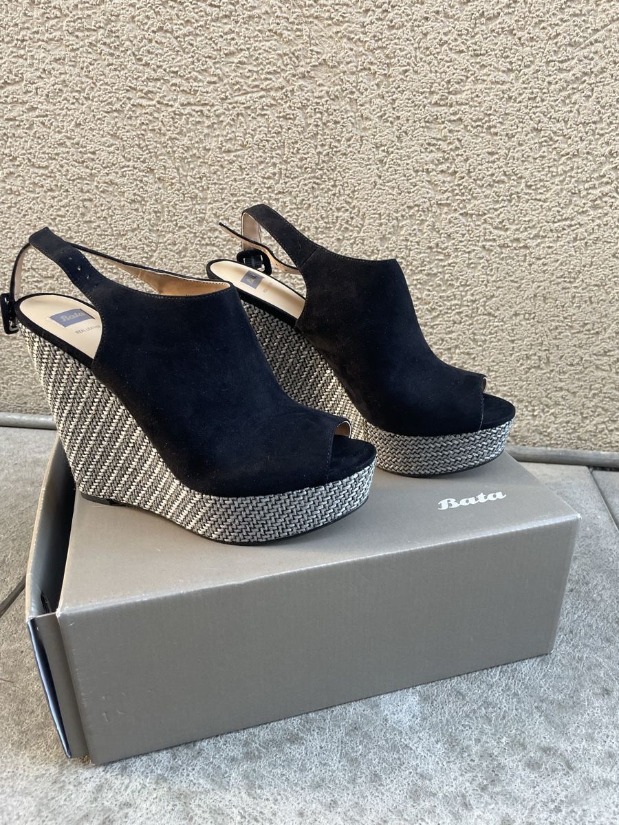 Scarpe da donna: Schwarze Bata Keilsandaletten Gr. 39 – Nuovo e nell'imballaggio originale da Dübendorf venduto da alex775