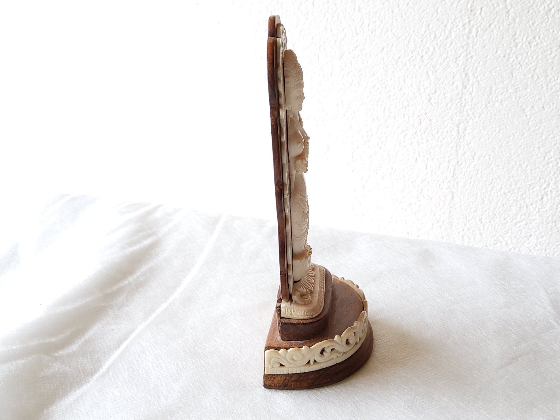 Figurines: Statuette représentant une divinité finement sculptée  – D'occasion à Malleray par Broc-Mo 4