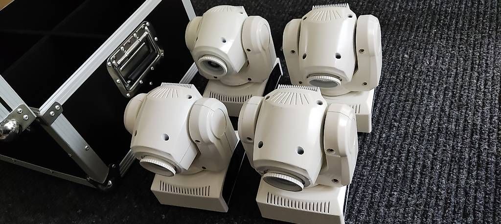 Lampade: 4x Moving Head mit Case B- Ware 60W LED Samtweiss – Usato da BASEL venduto da E-Bro.Electro