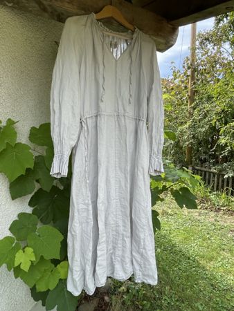 ALLES RAUS Leinenkleid Hellgrau