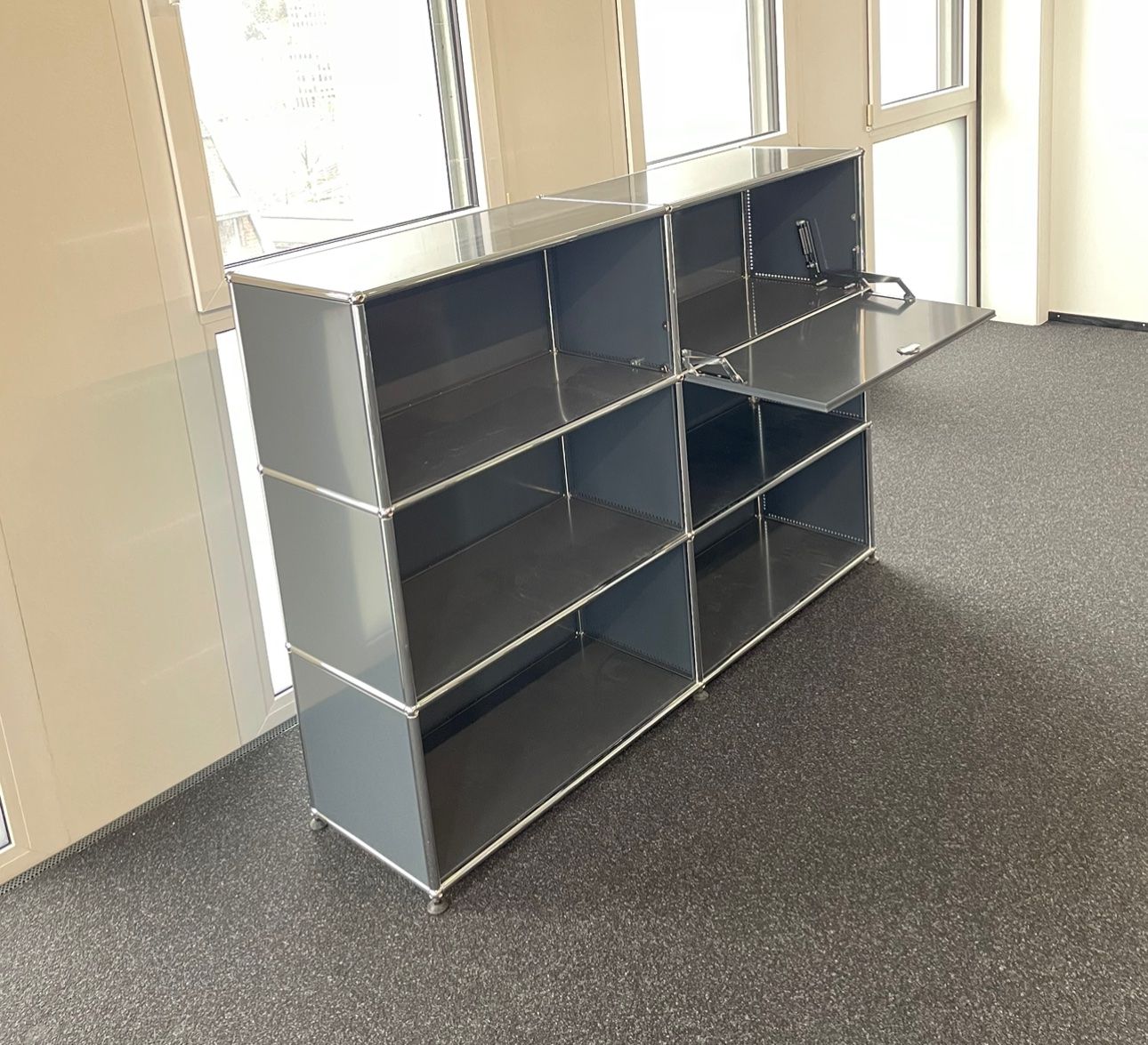 USM Scaffali: USM Haller Sideboard in Anthrazitgrau – Usato da Grenchen venduto da Design-Outlet 2