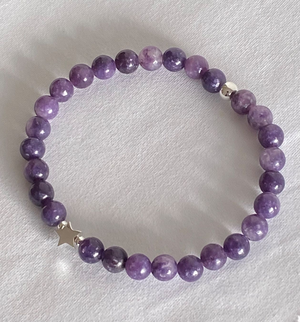 Bracciali & Braccialetti: Edelstein Armband Lepidolith mit Silber Stern auf Mass – Nuovo e nell'imballaggio originale da Zuzwil SG venduto da Lemliskat 2