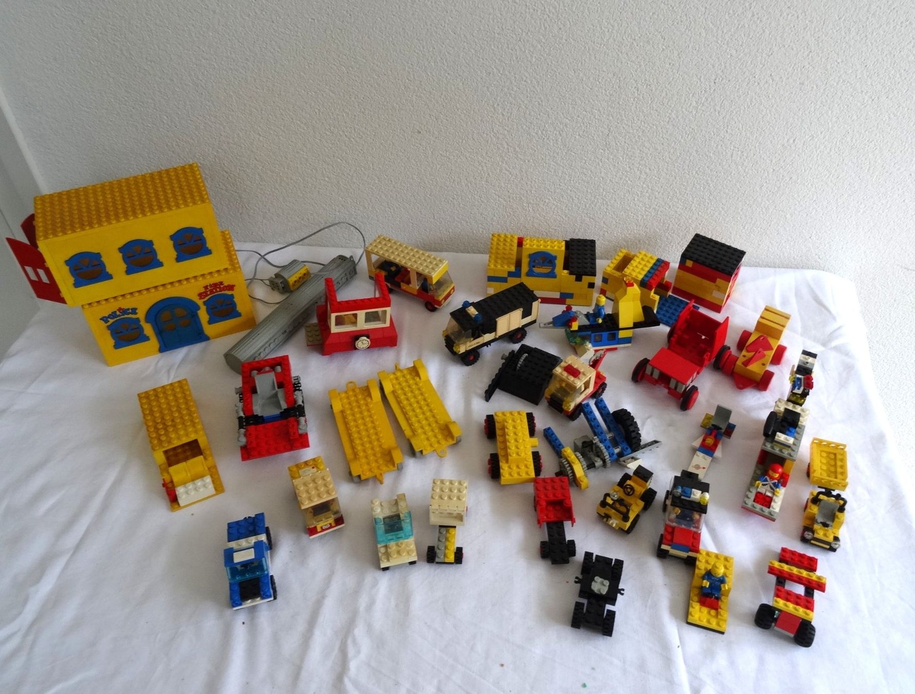 Lego Spielzeuge: Lego diverse Automobile – Gebraucht aus Minusio von Mer66 1