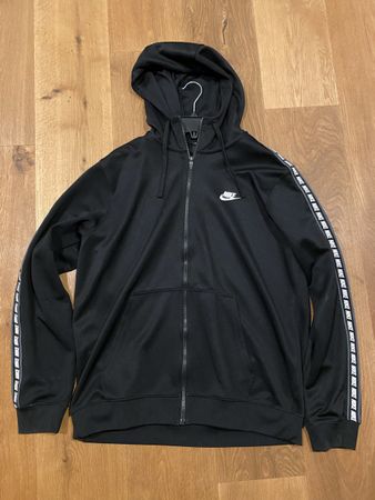 Nike Kapuzenjacke schwarz mit Reissverschluss Grösse L