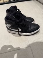 Schwarze Air Jordan Mid, Grösse 38 Damen - Top Zustand!