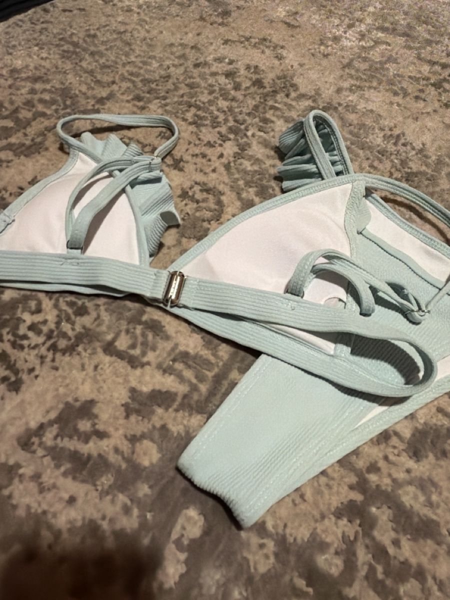 Badekleider & Bikinis: Sommerlicher Bikini mit Rüschen, mintgrün – Neu (gemäss Beschreibung) aus Zurich von kat_dcy5 1