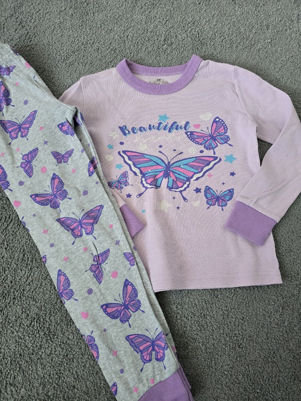 Pigiama & Simili: Pyjama Mädchen Schmetterling  Grösse 110 – Usato da Unterentfelden venduto da Panda-87