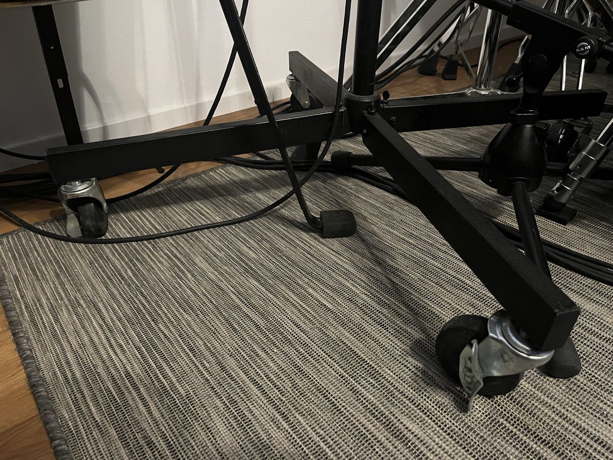 Microfoni: 2 Pieds de micro On Stage sur roues – Usato da Kerzers venduto da ptit-vivy 2