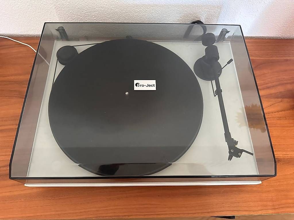 Plattenspieler: Pro-Ject Primary-E Plattenspieler inkl. Vorverstärker – Gebraucht aus Zürich von rj82 1