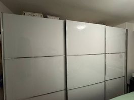 Armoire à 3 portes coulissantes 3m/2.2m/0.6m: Gratuit