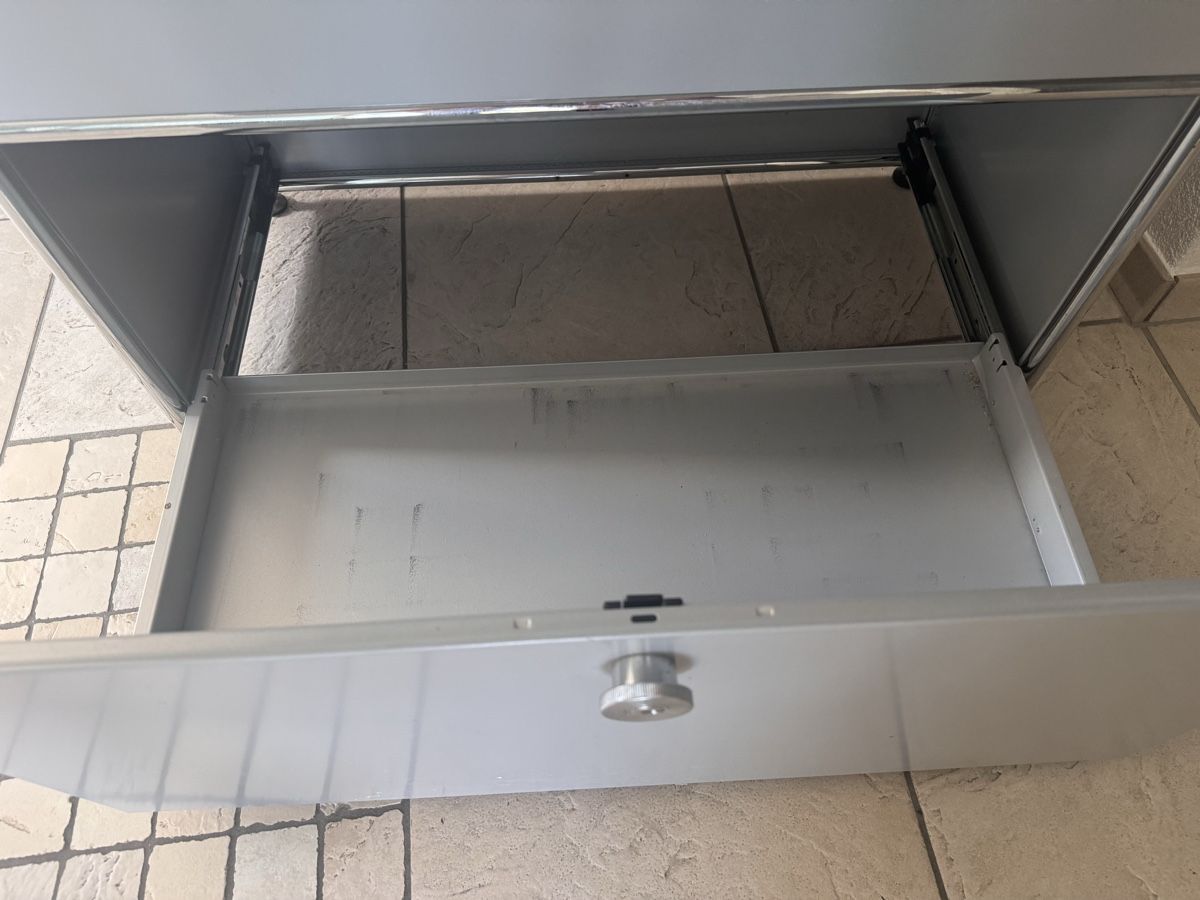 USM Étagères: UsM Haller Vitrine silber 5 Elemente – D'occasion à Münchenbuchsee par LuiConte 4