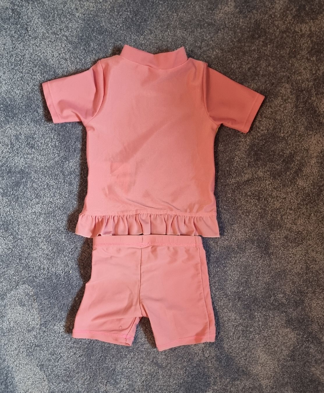 Disney Costumi da bagno & Bikini: Badeanzug Gr. 86/92 mit Minnie und Daisy – Usato da Feusisberg venduto da nijasci 1