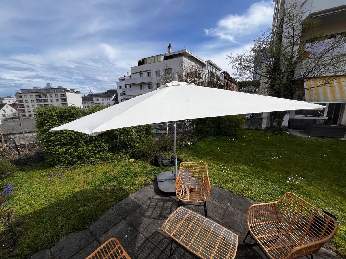 Ombrelloni: Large Cantilever Parasol for Summer Shade – Usato da Basel venduto da rug_y5gq 3