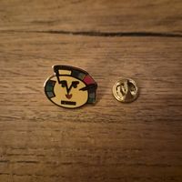 Pin’s émaillé Lauren. Visage cartoon avec bordure colorée 