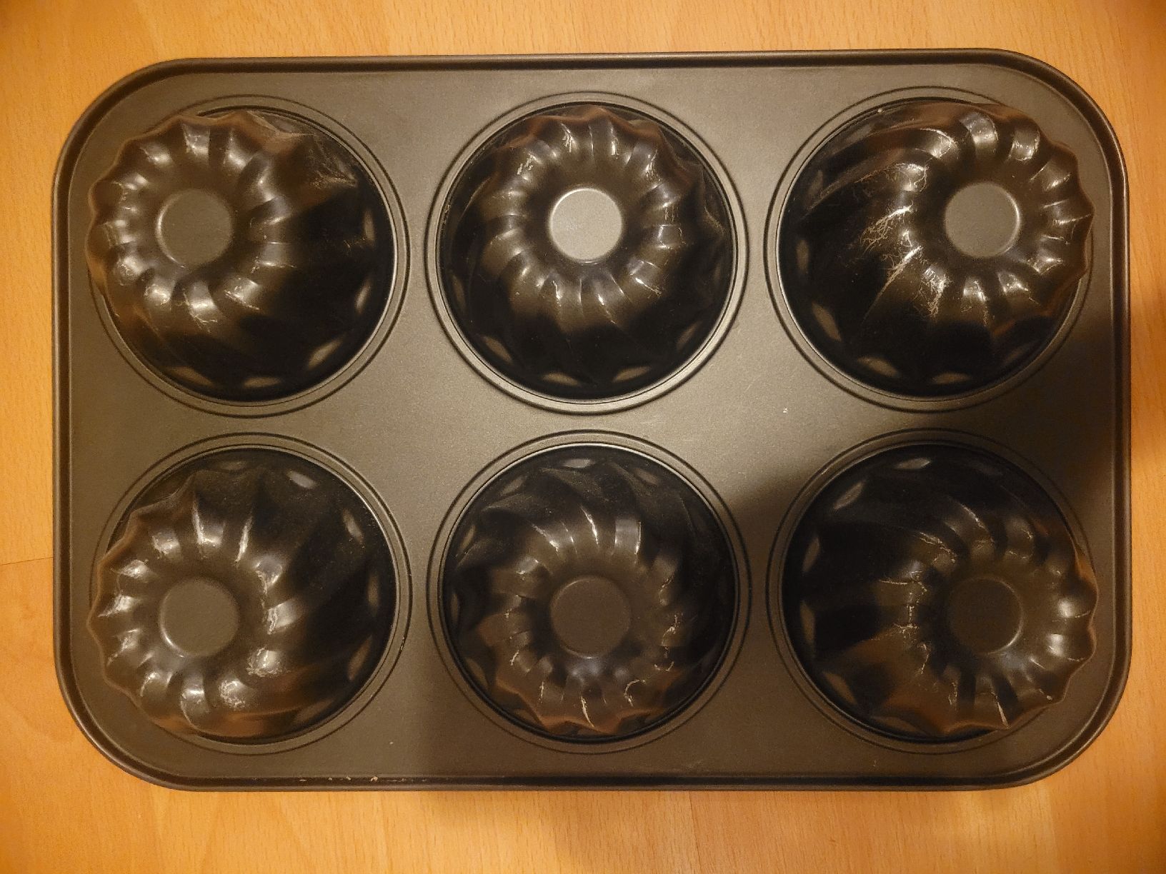 Teglie da forno: Gugelhopf Backform, Muffinform, Top Zustand – Usato da ST. GALLEN venduto da mar_h7kd 1