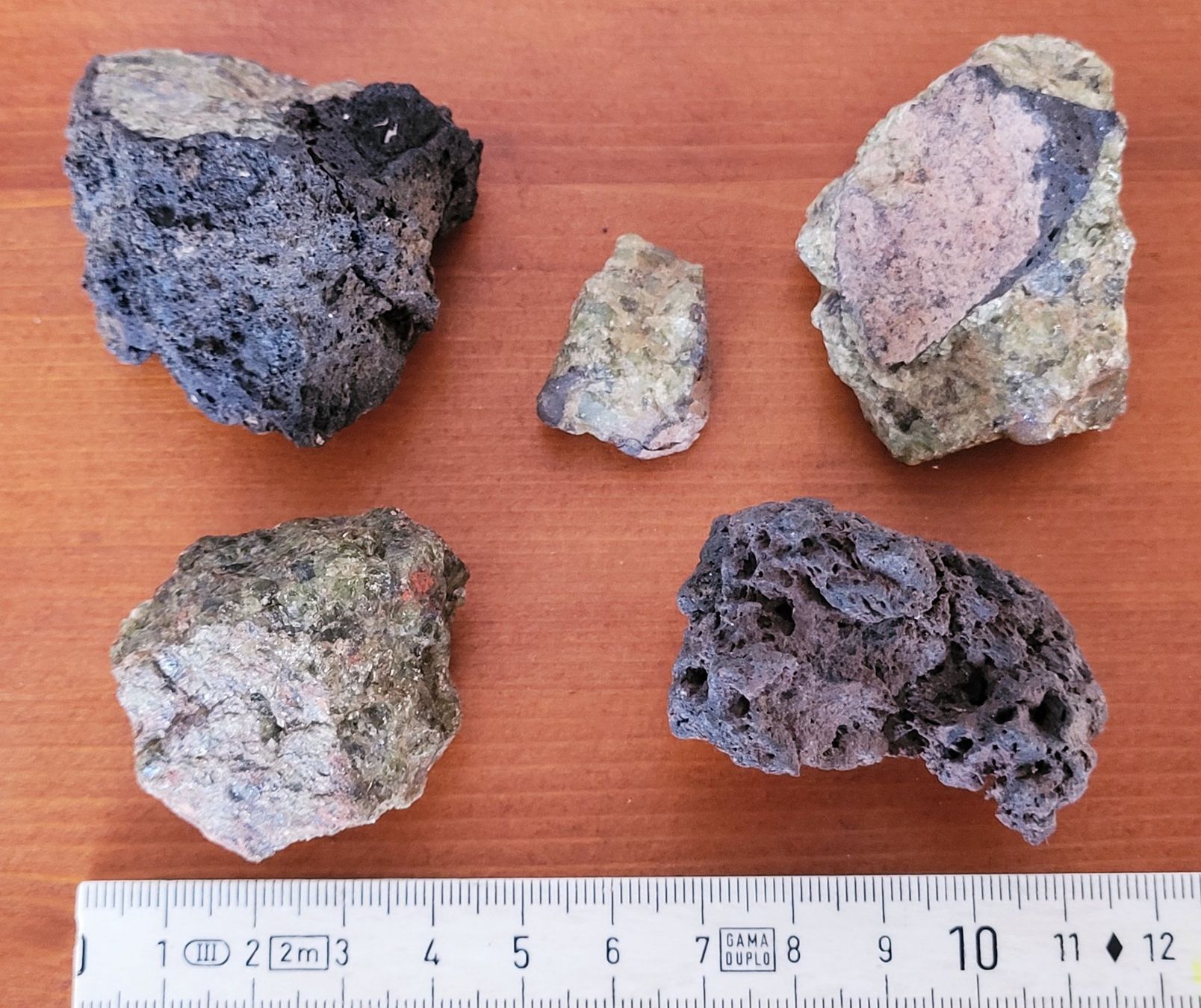 Minerali & Pietre curative: Olivin, Lavasteine 5 Stück – Usato da Unterengstringen venduto da orpheo13 1