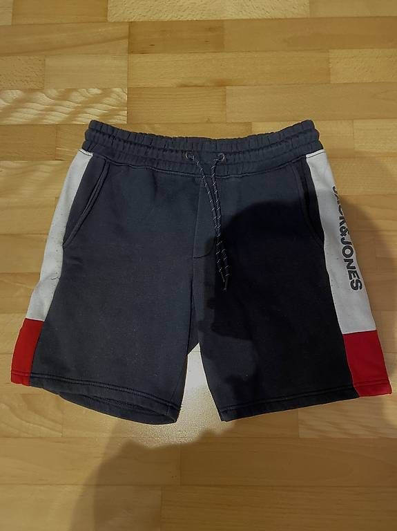 Pantaloni: Shorts Jack & Jones – Usato da Staufen venduto da Shapi