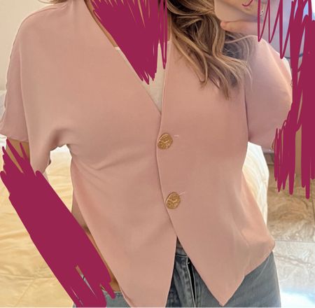 Damen Bluse kurzarm rosa mit zwei goldenen Knöpfen