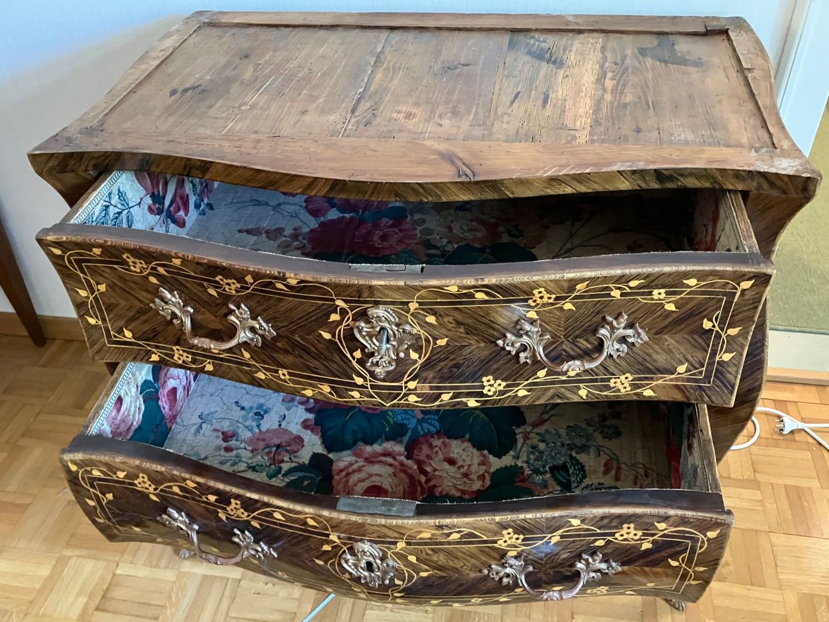 Cassettiere: Antike Barock-Kommode im Louis-XV-Stil – Usato da Bern venduto da schoenisache 3