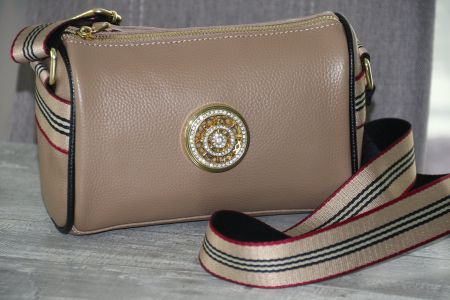 Neue hübsche echt Ledertasche