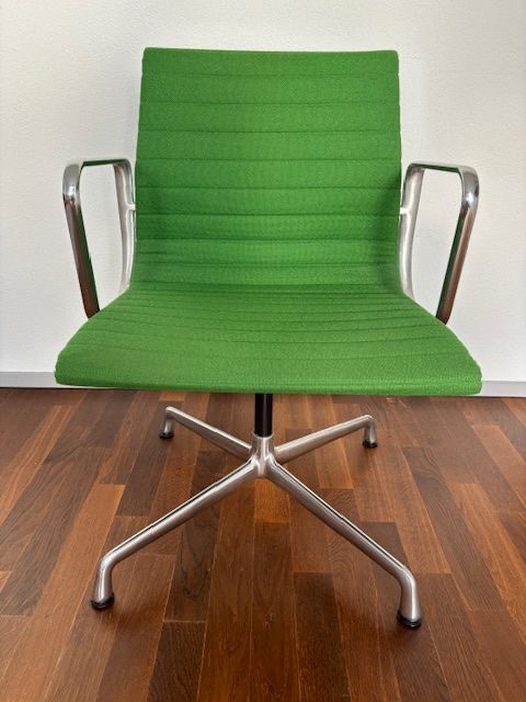 Vitra Sedie: Eames Aluminium Chair – Usato da Uetikon am See venduto da reto.blasi 2