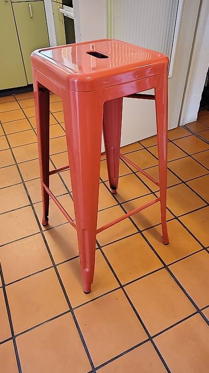 Hocker: 4 farbige Barhocker aus Metall  – Gebraucht aus Winterthur von NWidmer 3