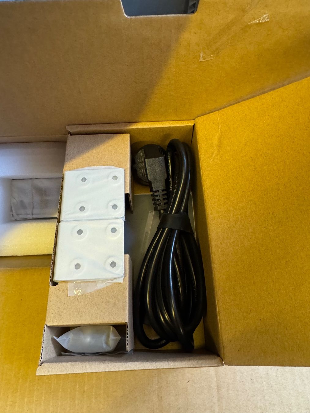 Ubiquiti Hubs & Switches: Ubiquiti Unifi USW-pro-24 Switch – Neu (gemäss Beschreibung) aus Adelboden von Chappeler 3
