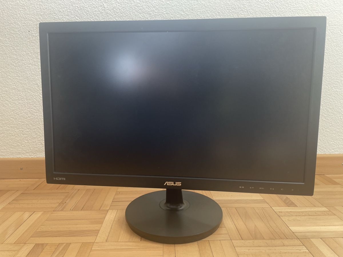 Asus Monitor: Écran de bureautique en bonne état  – Usato da Crémines venduto da pitchyprrmz