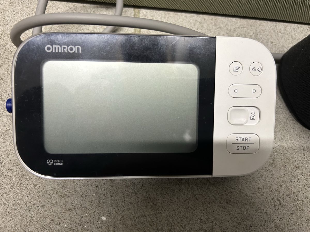 Omron Attrezzature mediche: Blutdruckmessgerät von OMRON – Usato da Dällikon venduto da sigi036 1