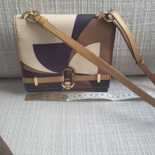 Gucci Borse da donna: Gucci shoulder bag with leather interior + large scarf – Usato da Chavannes-des-Bois venduto da sarahzo 1