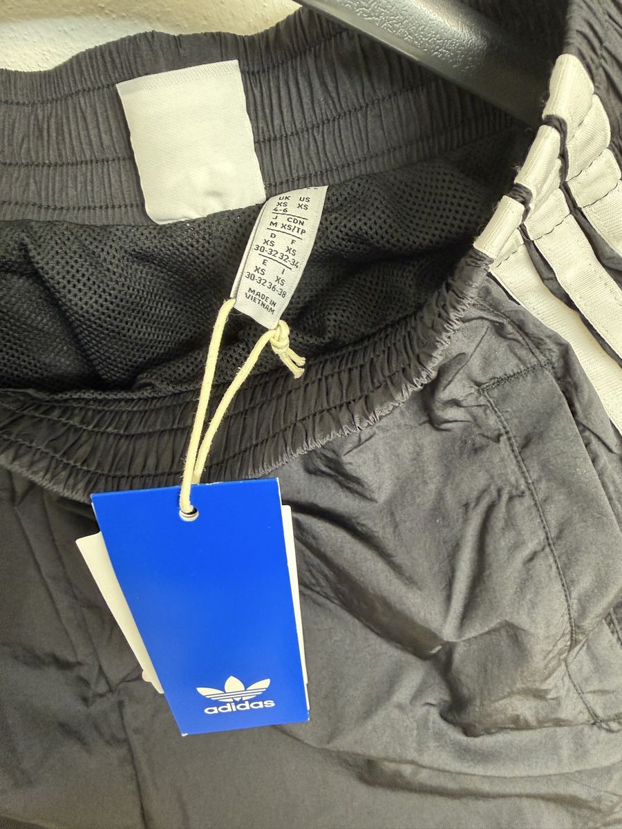 Adidas Pantaloni: Adidas hose  – Nuovo e nell'imballaggio originale da Neerach venduto da the_modern_mini 2
