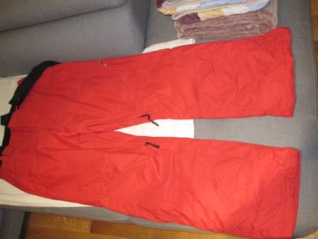 zwei Hosen Skifahren