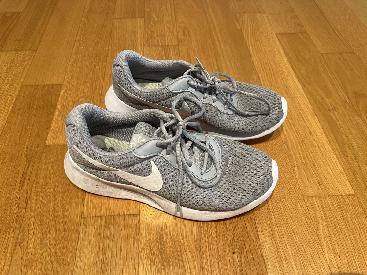 Nike Herrenschuhe: Nike Grey Running Shoes - Summer Ready, Size 39 – Gebraucht aus Zürich von JuneBaby12 1