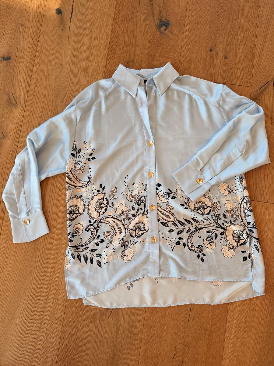 Zara Camicette: Zara oversized Satin Bluse in hellblau Gr.S – Usato da Altendorf venduto da PiaLang 2
