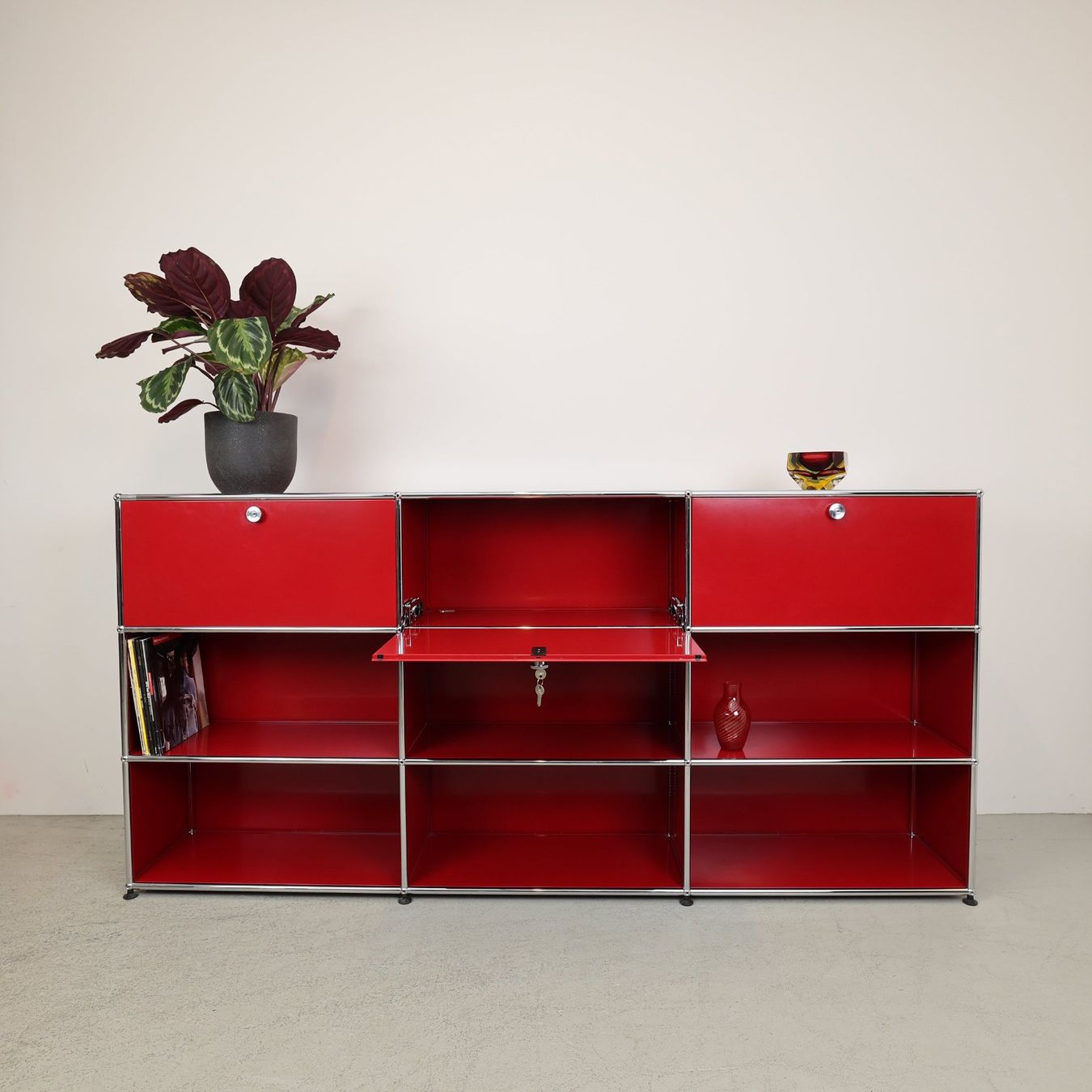 USM Scaffali: USM Haller Sideboard Rubinrot 3x3 – Usato da Zürich venduto da Zapro 1