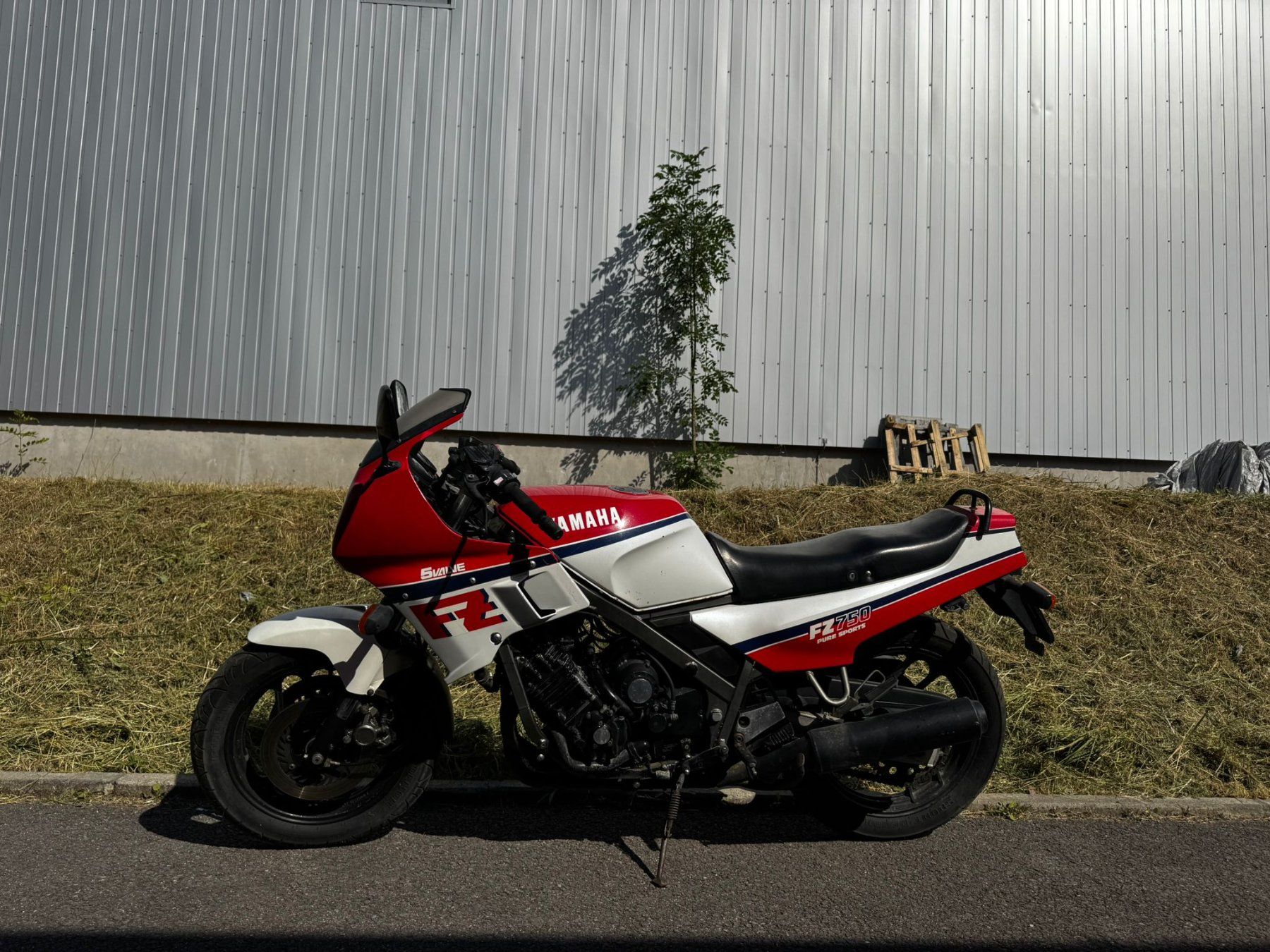 Strada: Yamaha FZ 750 – Usato da Romont FR venduto da Uraldan
