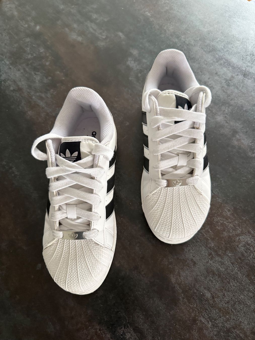 Adidas Chaussures hommes: Adidas original Sneaker – D'occasion à Brig par eyra2000