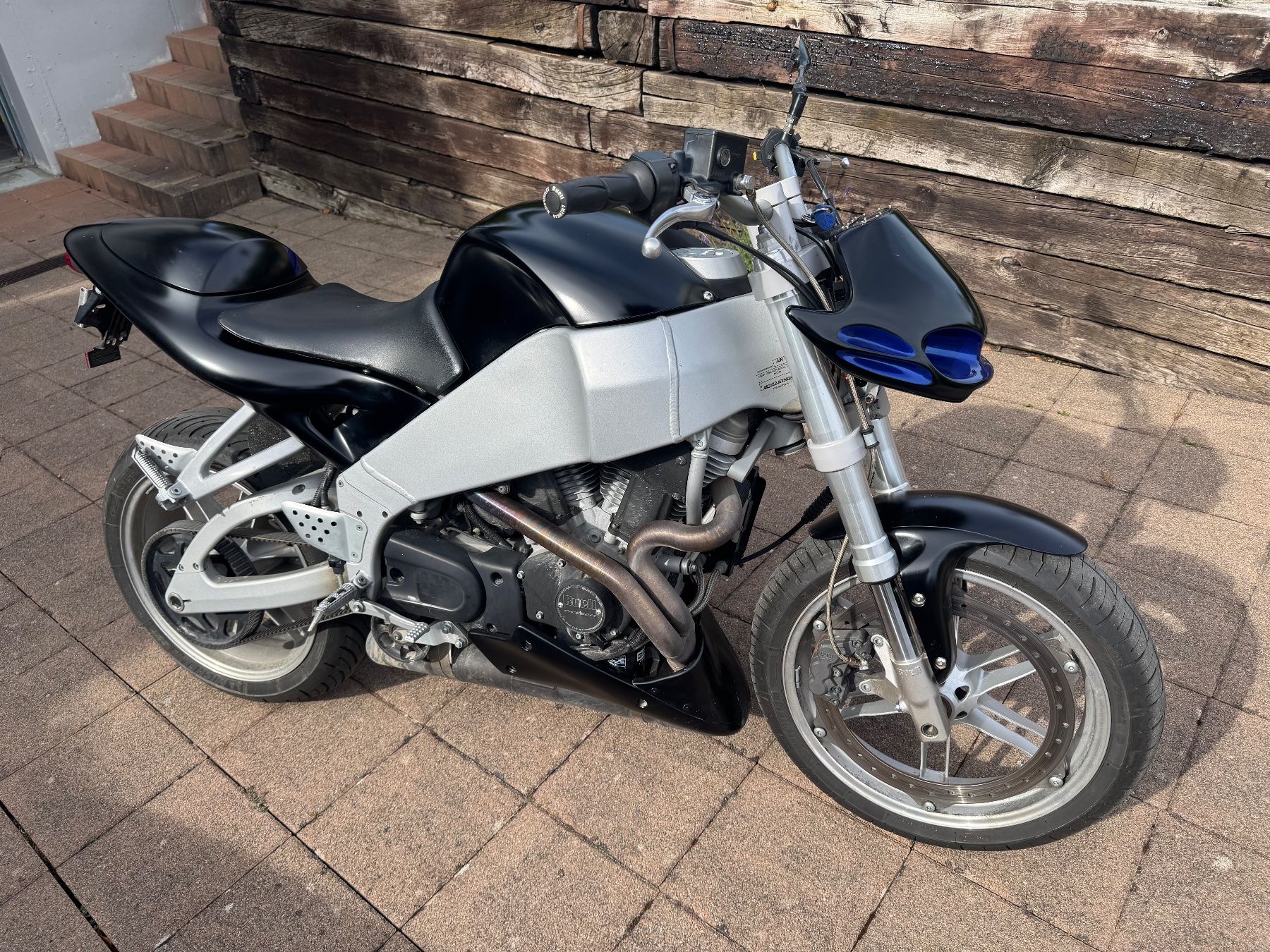 Buell Strada: Buell Firebolt XB9R Schwarz/Blau – Usato da Vinelz venduto da v2v8