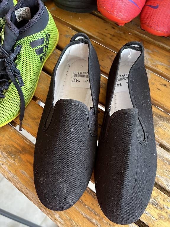 Scarpe per ragazzi: Schuh Neu große 34 – Usato da Brüttisellen venduto da sed_p2ds 1