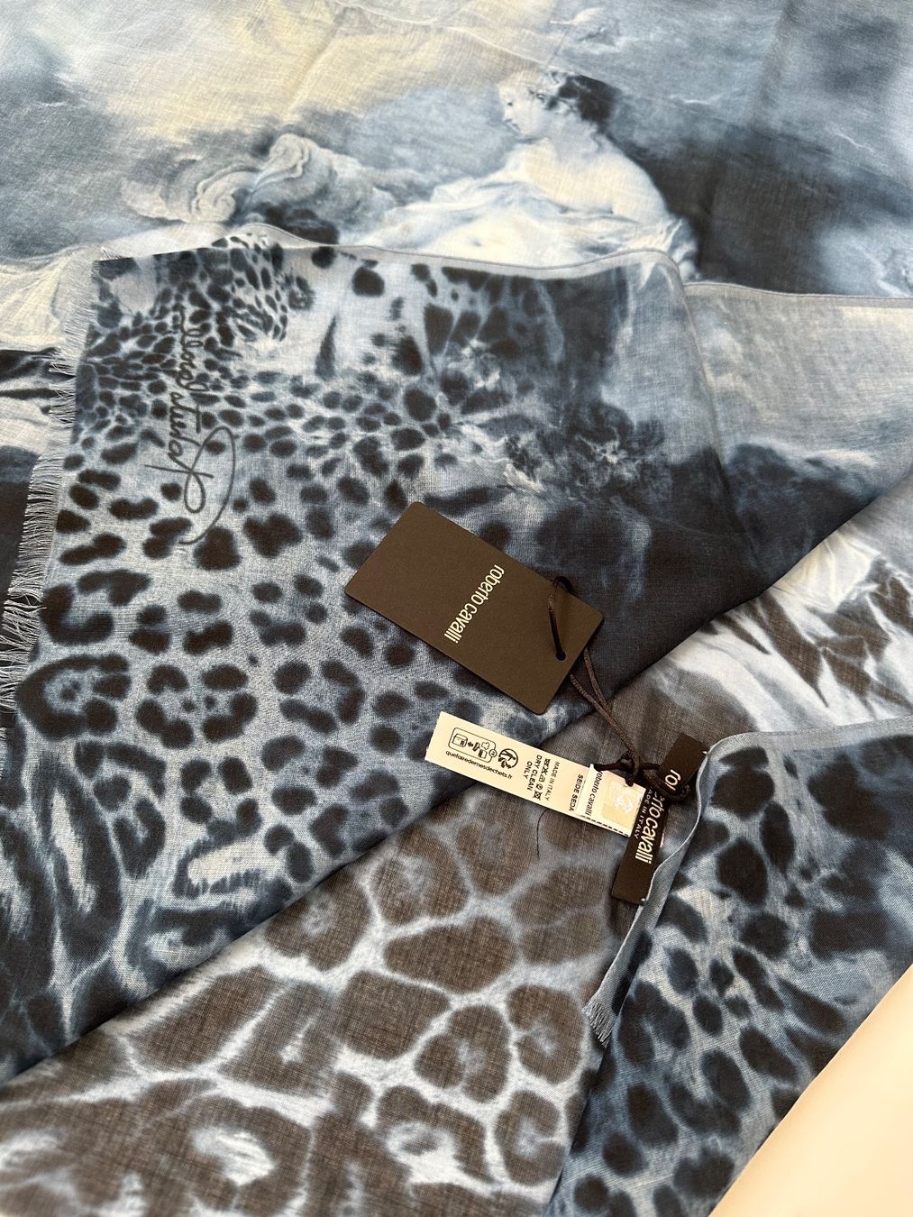 Roberto Cavalli Foulard & Sciarpe: Roberto Cavalli sciarpa – Nuovo e nell'imballaggio originale da Pregassona venduto da Reluxuryspace 4