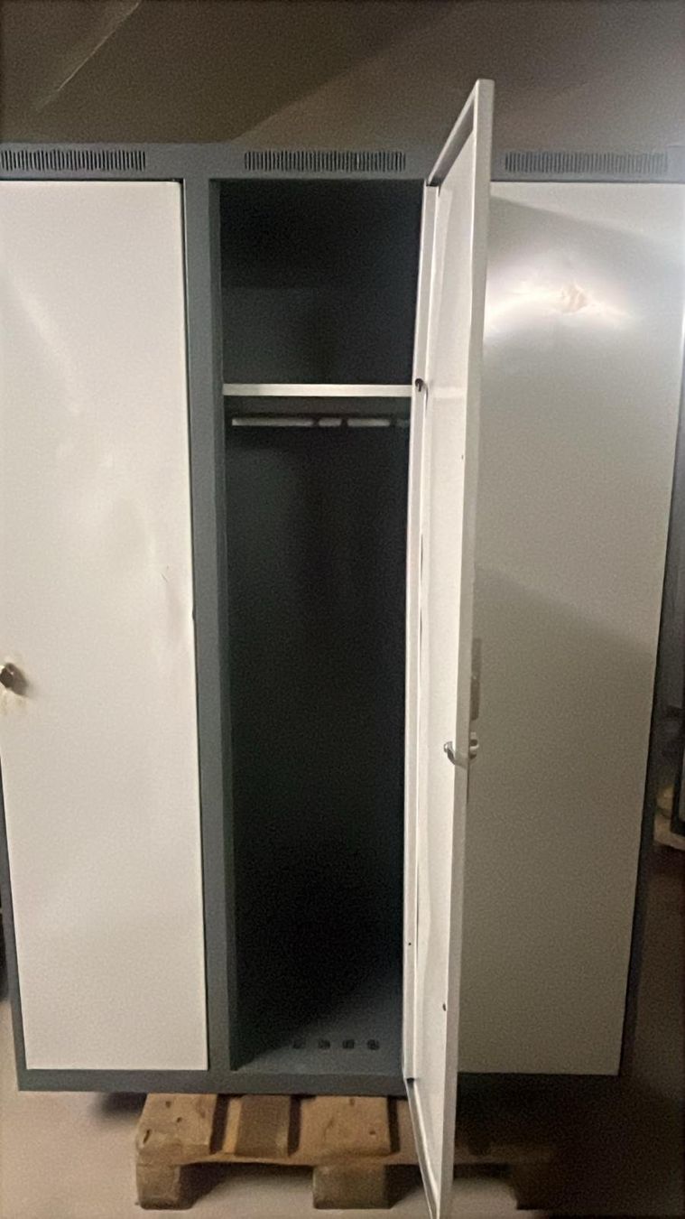 Lista Guardaroba: Lista Graderobenschrank, Spind 3fach – Usato da Berlingen venduto da mar_j9wt 1